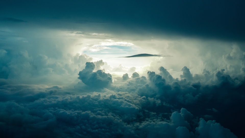 令人压抑的天空 云层之上 云 阳光 黑暗 高清风景壁纸 4K-PixStock 源像素