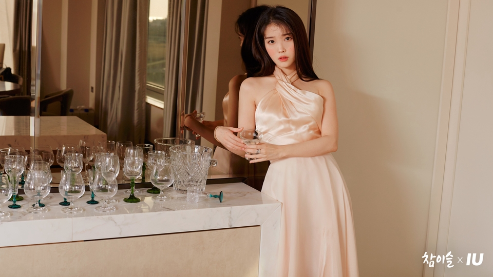 韩国美女明星李知恩iu 长裙子 高贵气质美女 电脑桌面壁纸 4k-PixStock 源像素