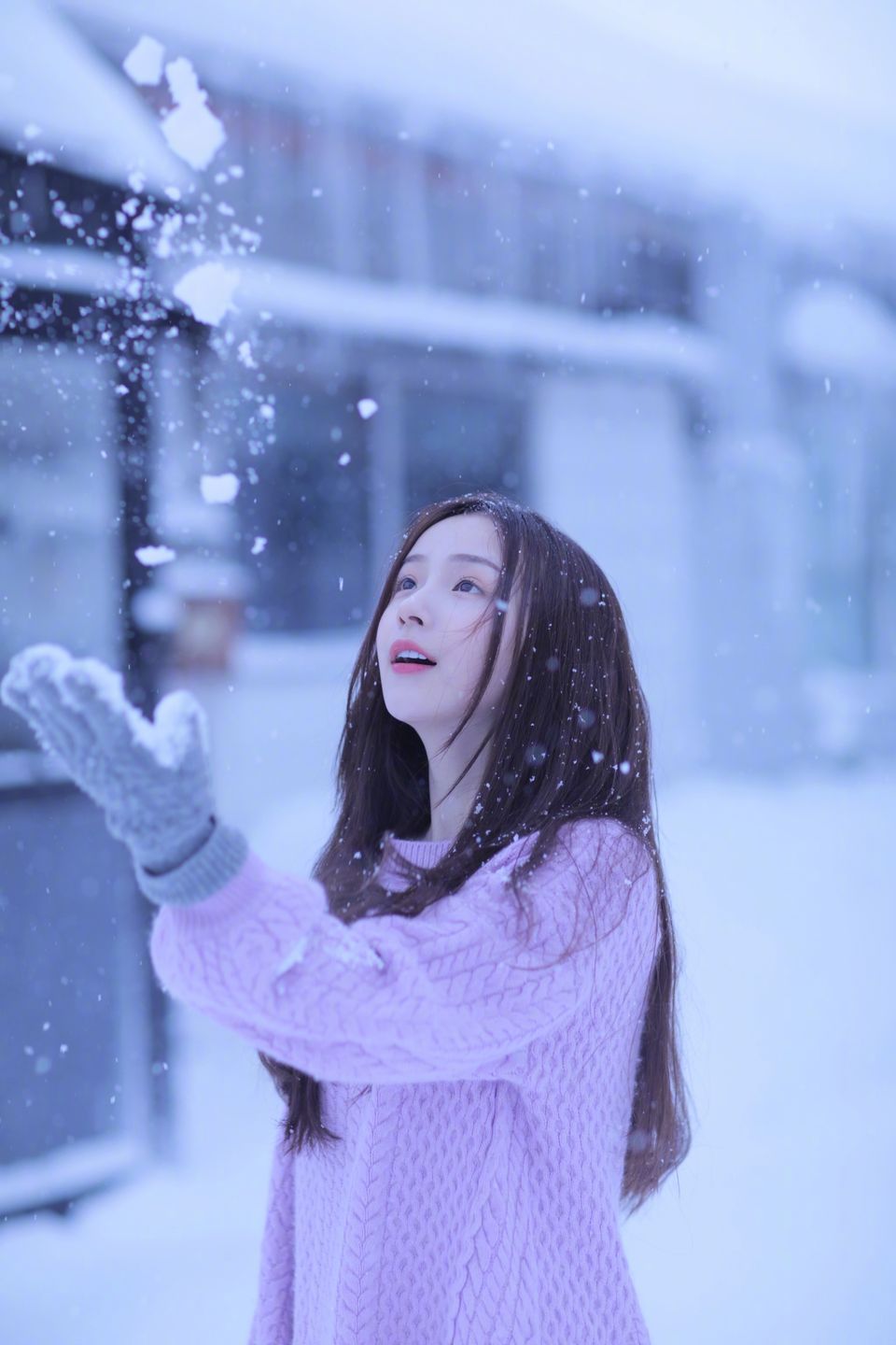 冬天的雪 紫色毛衣周二珂 竖屏长发美女 唯美手机桌面壁纸 4k-PixStock 源像素