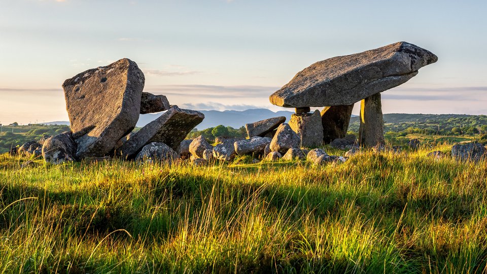 爱尔兰 野外 石头 草坪 自然风景 高清养眼桌面壁纸 4K-PixStock 源像素