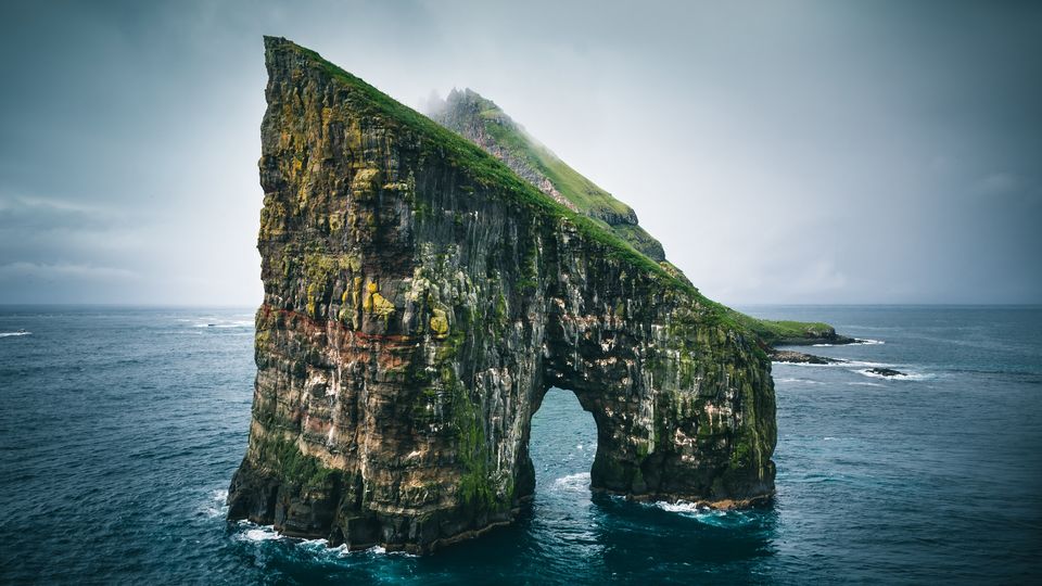 海中的巨石 奇特的景观 超清风景电脑壁纸 4K-PixStock 源像素