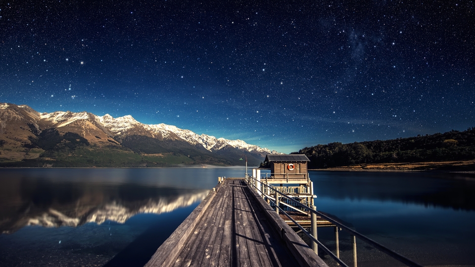 湖边小屋 雪山 星空 养眼自然景观桌面壁纸 4K