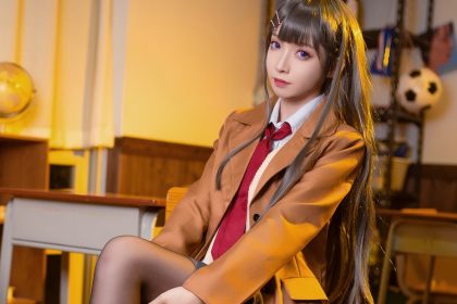 cos 制服 长发 美女 短裤 黑色丝袜 高清竖屏手机壁纸 4k